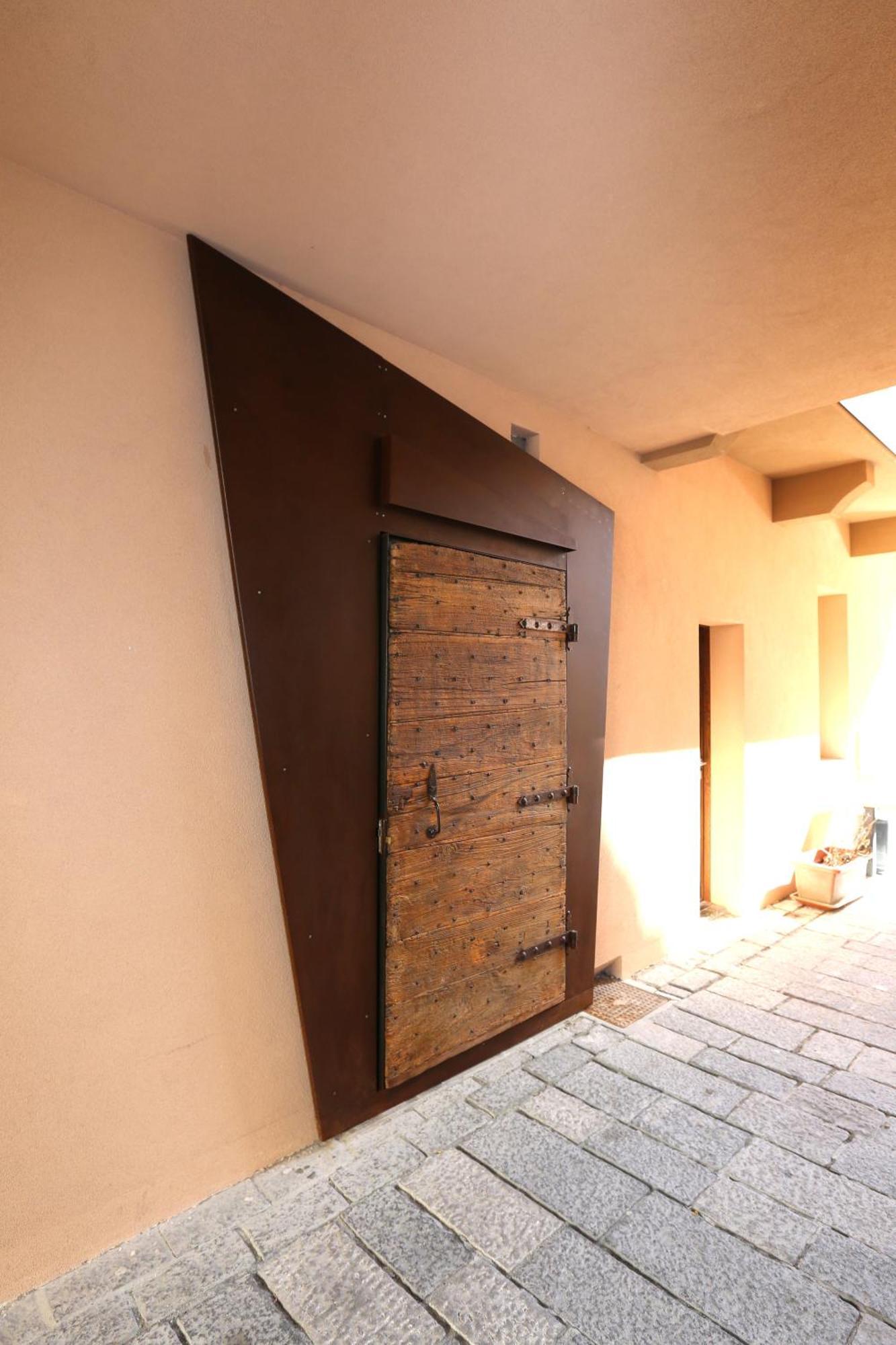 L'Abri En Ville - Parcheggio Privato A 100 Mt Ed Accesso Con Auto Nell'Area Pedonale Aosta Esterno foto
