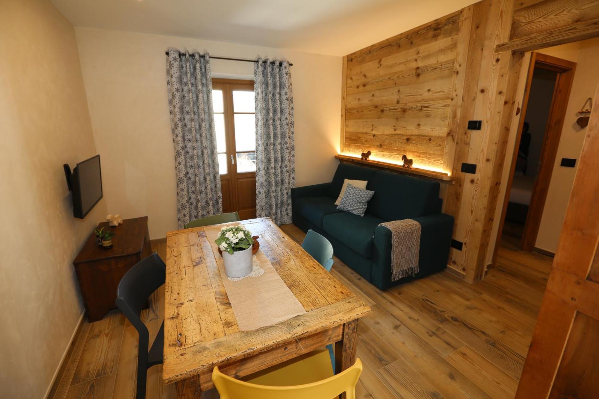 L'Abri En Ville - Parcheggio Privato A 100 Mt Ed Accesso Con Auto Nell'Area Pedonale Aosta Esterno foto