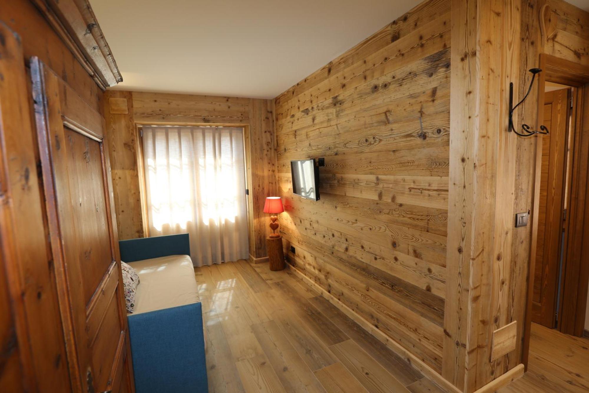 L'Abri En Ville - Parcheggio Privato A 100 Mt Ed Accesso Con Auto Nell'Area Pedonale Aosta Esterno foto